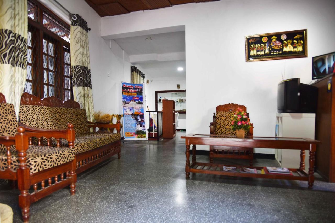 Lodge In 611 Kandy Exterior photo